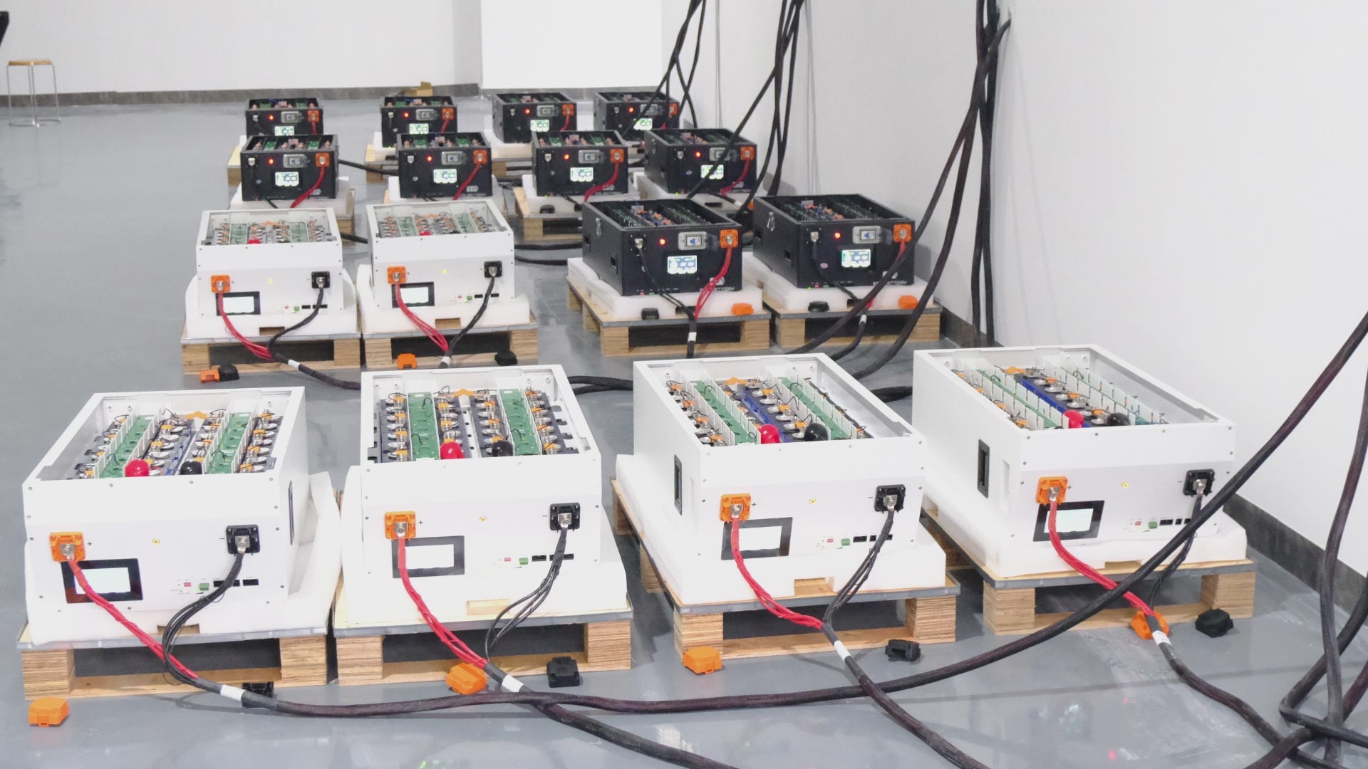 Načíst video: battery module cell contact system